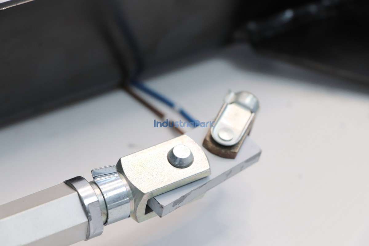 ELECTRICAL ENGINE SPEED ADJUSTMENT 24V  10147334