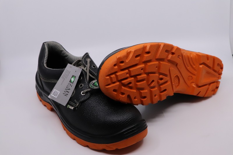 SAFETY SHOES ZAIN LOW  DOUBLE DENSITY MODEL NO. ZM- 16 O